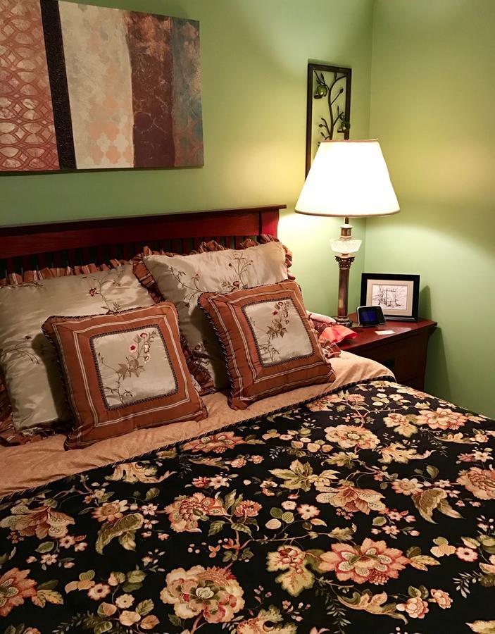 Yellow Door Bed And Breakfast Fort Erie Exterior photo